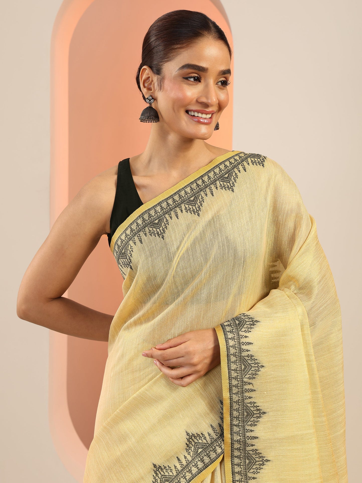 Beige Solid Silk Saree With Unstitched Blouse Piece