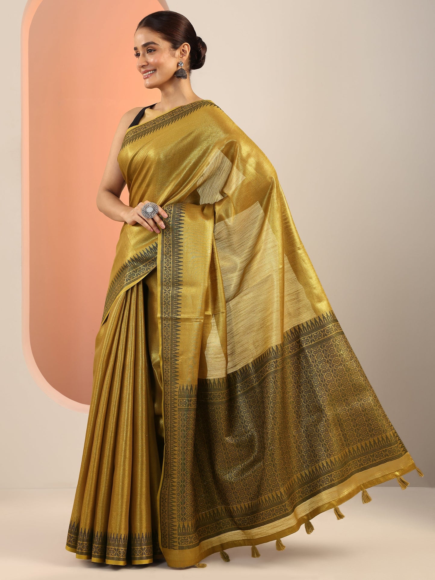 Gold Solid Silk Saree With Unstitched Blouse Piece