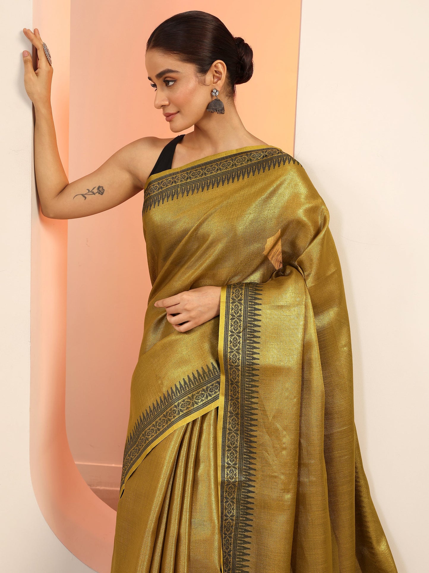 Gold Solid Silk Saree With Unstitched Blouse Piece