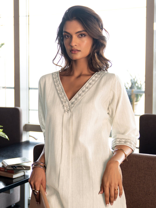 Off White Solid Cotton Blend Straight Kurta