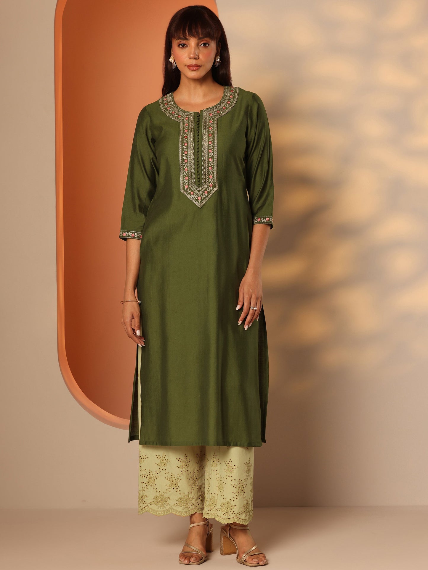Green Embroidered Silk Blend Straight Kurta