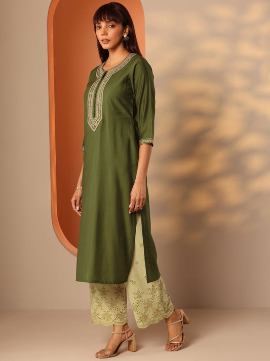 Green Embroidered Silk Blend Straight Kurta