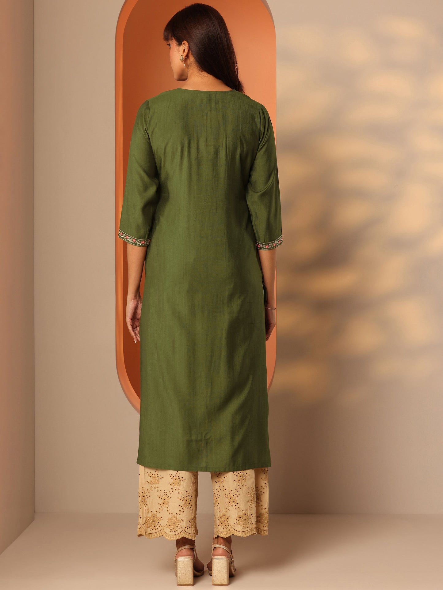 Green Embroidered Silk Blend Straight Kurta