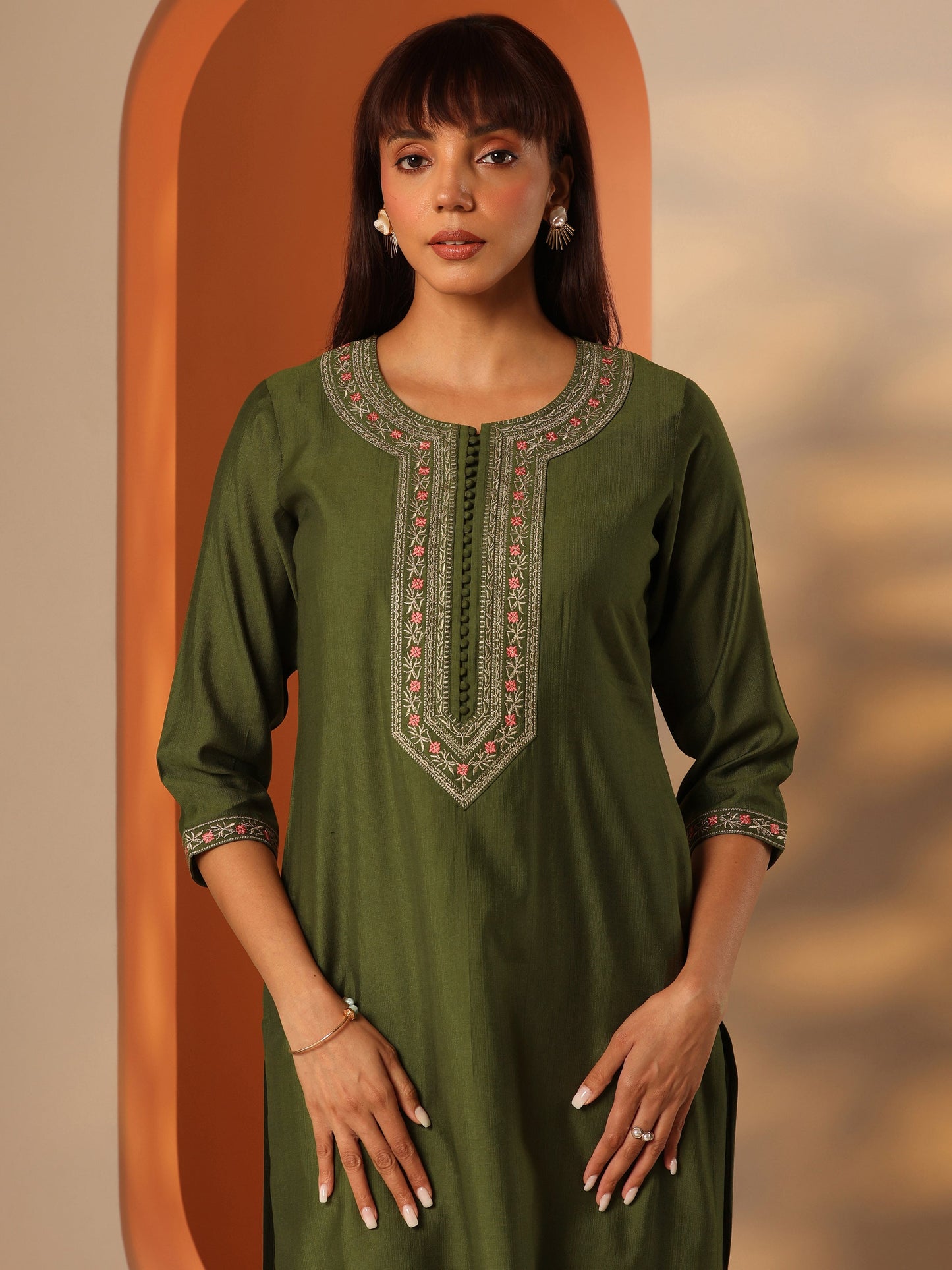 Green Embroidered Silk Blend Straight Kurta