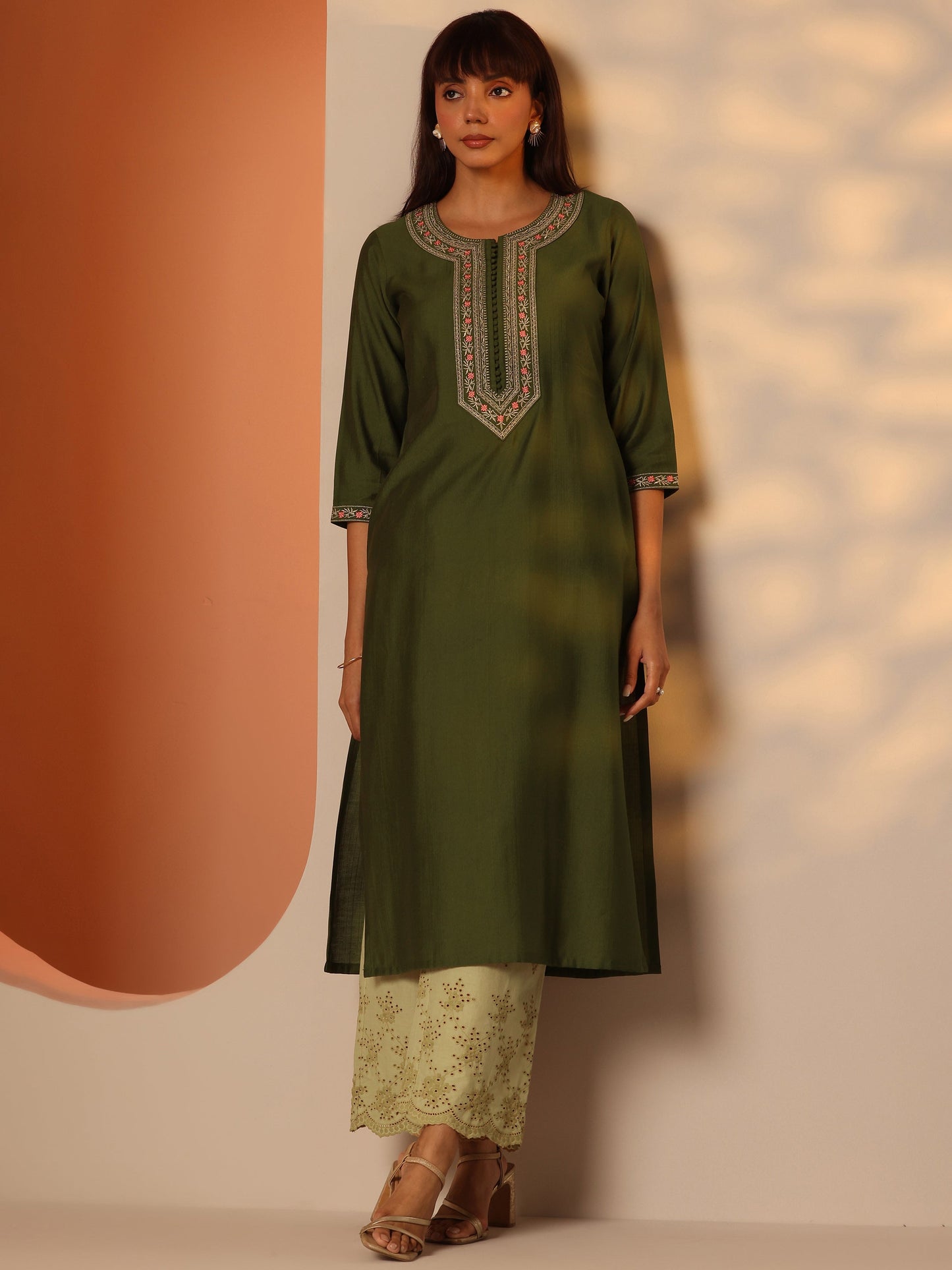 Green Embroidered Silk Blend Straight Kurta