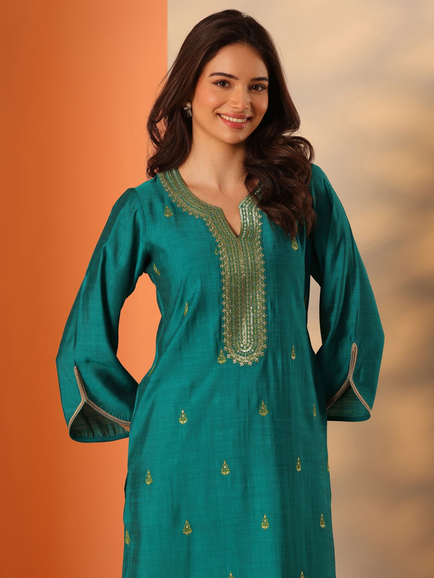 Green Embroidered Silk Blend Straight Kurta