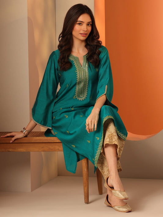 Green Embroidered Silk Blend Straight Kurta