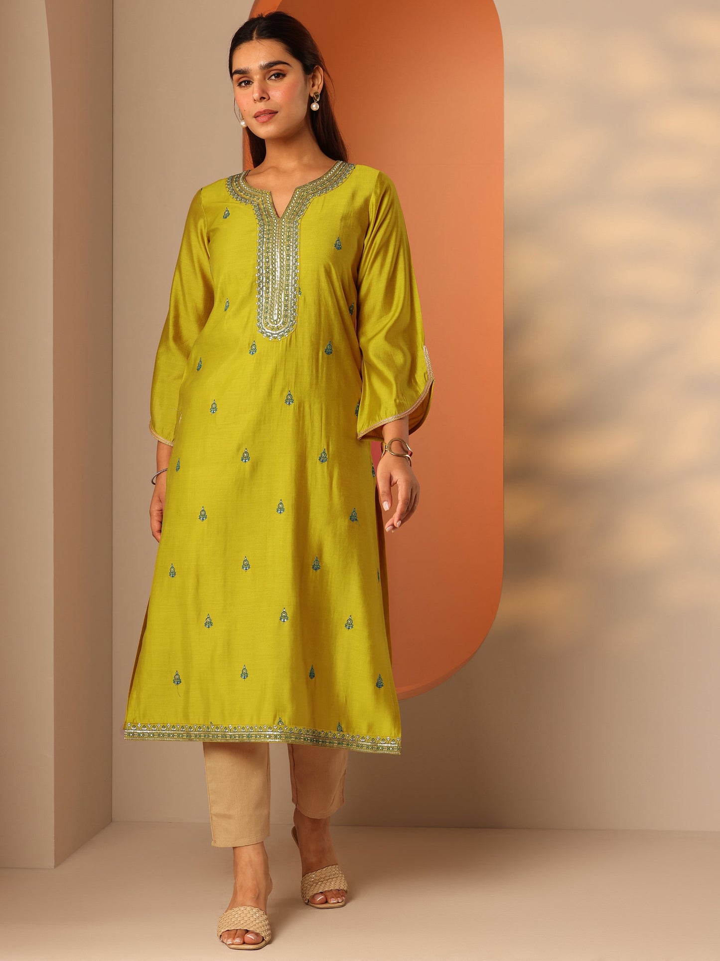 Green Embroidered Silk Blend Straight Kurta