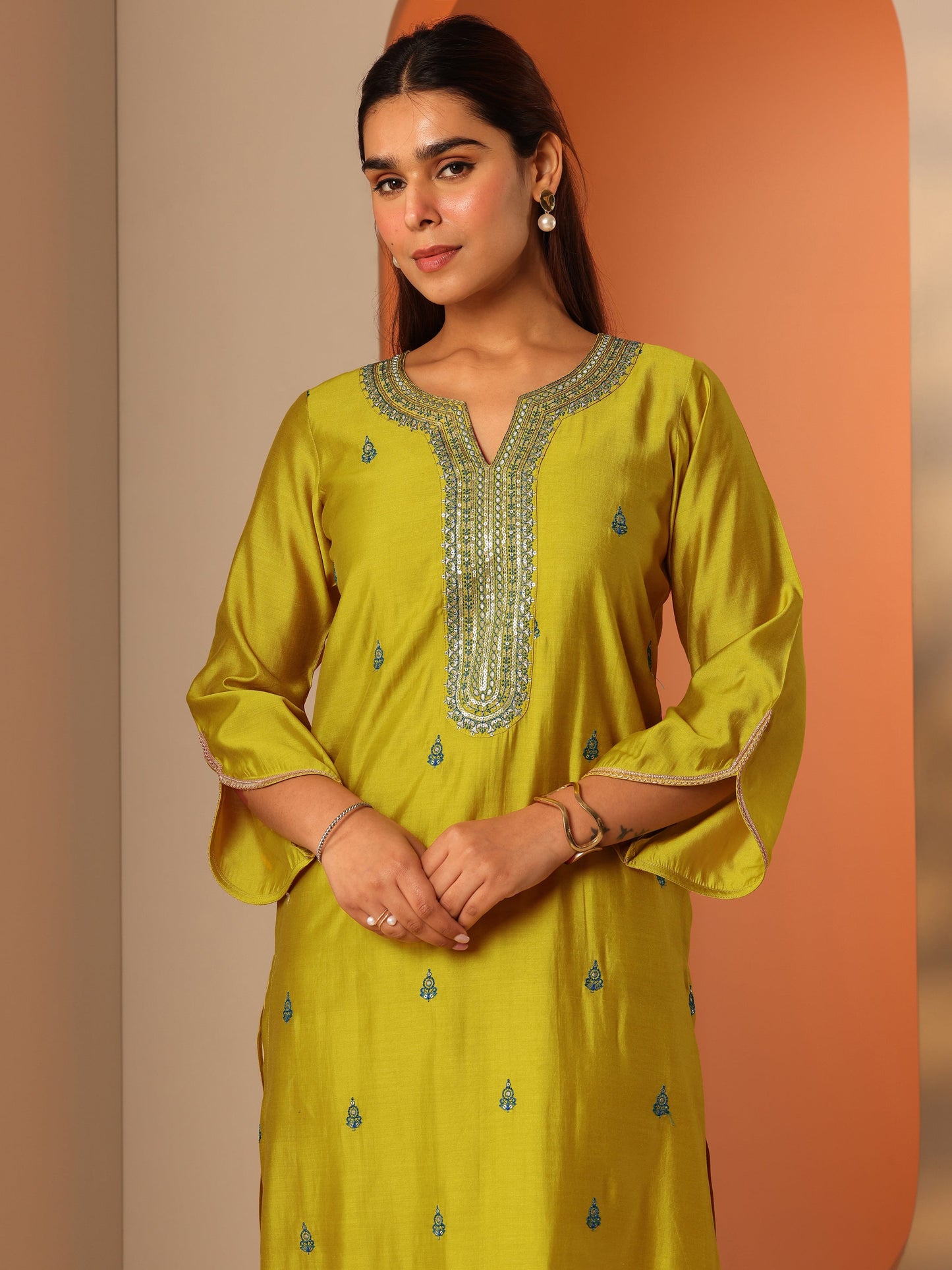 Green Embroidered Silk Blend Straight Kurta