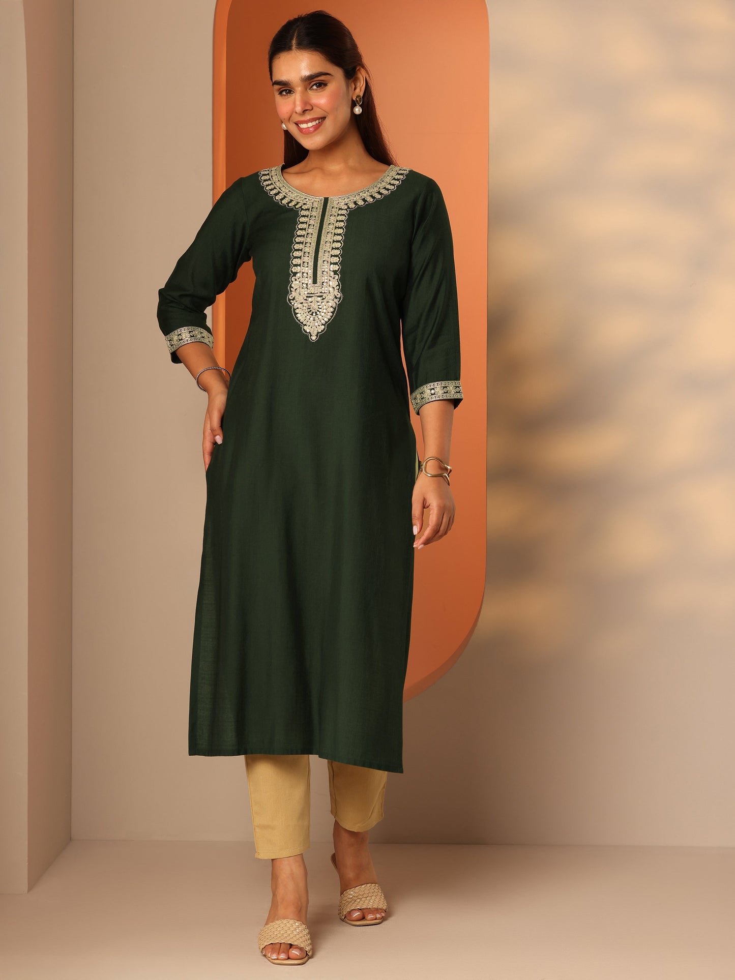 Green Embroidered Silk Blend Straight Kurta