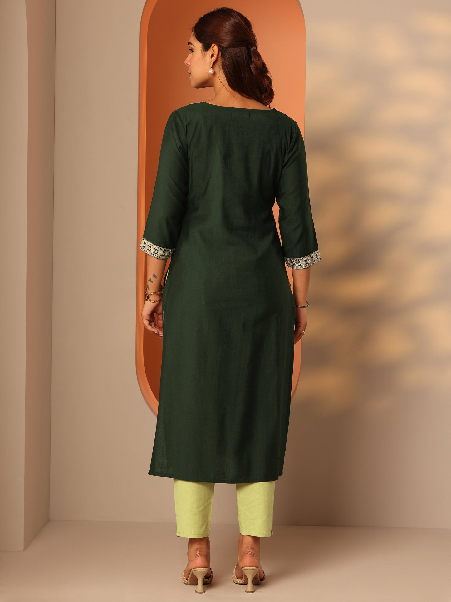 Green Embroidered Silk Blend Straight Kurta
