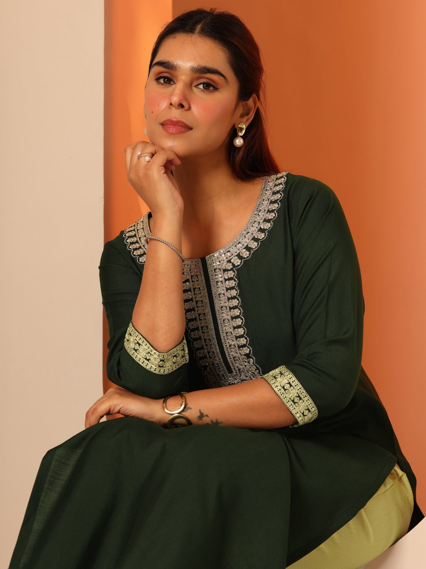 Green Embroidered Silk Blend Straight Kurta