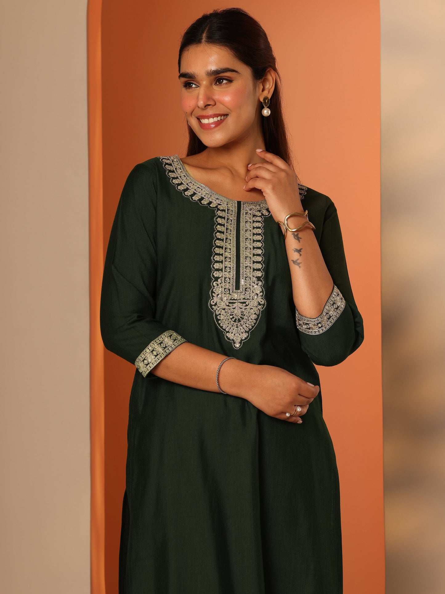 Green Embroidered Silk Blend Straight Kurta