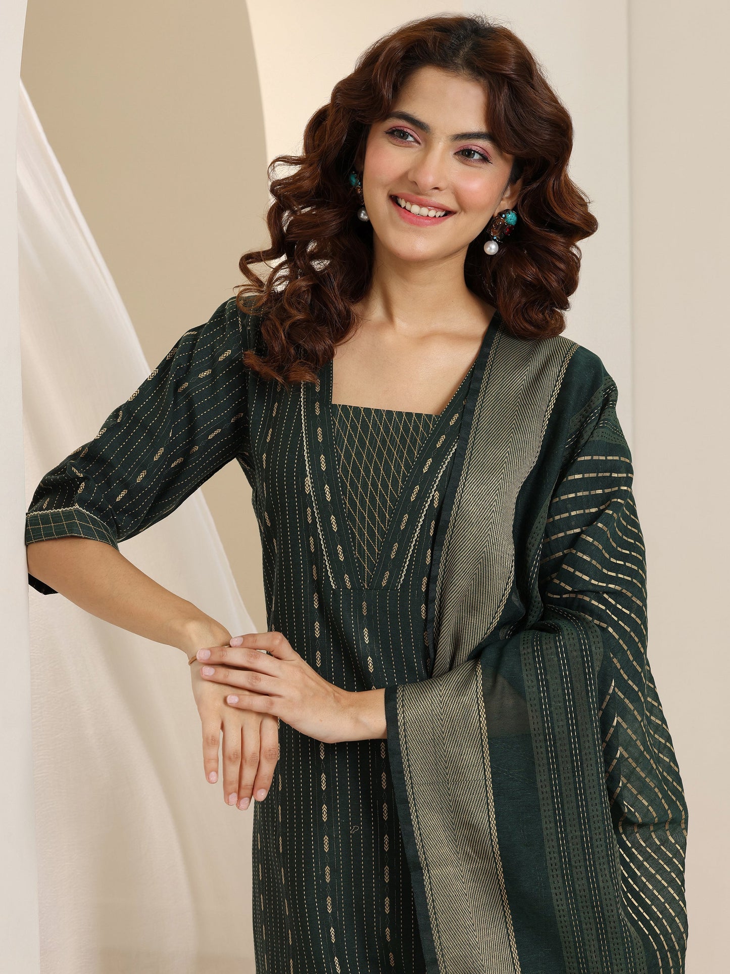 Green Woven Design Cotton Blend Straight Suit Set With Dupatta