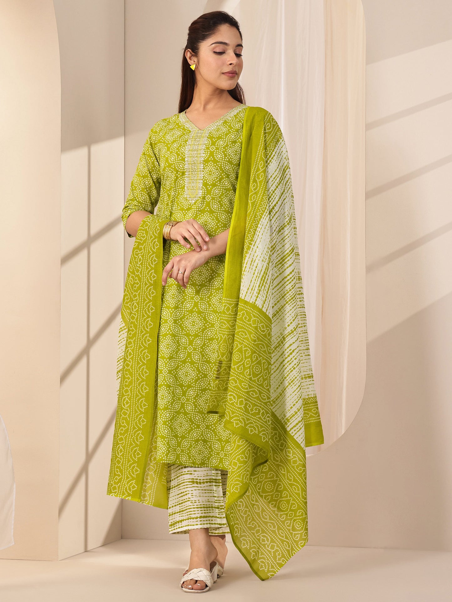 Green Printed Cotton Blend Straight Suit Sets With Dupatta