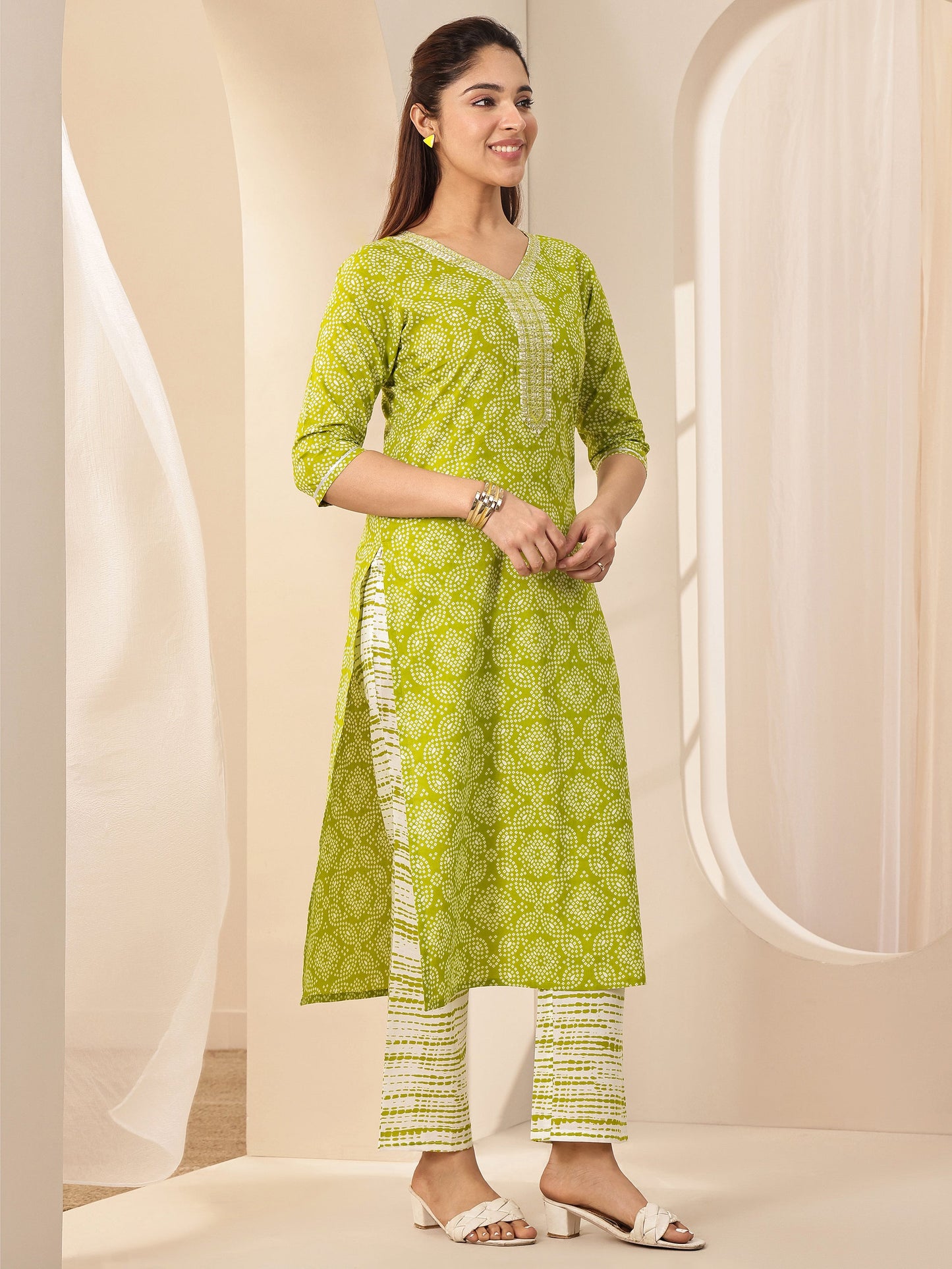 Green Printed Cotton Blend Straight Suit Sets With Dupatta