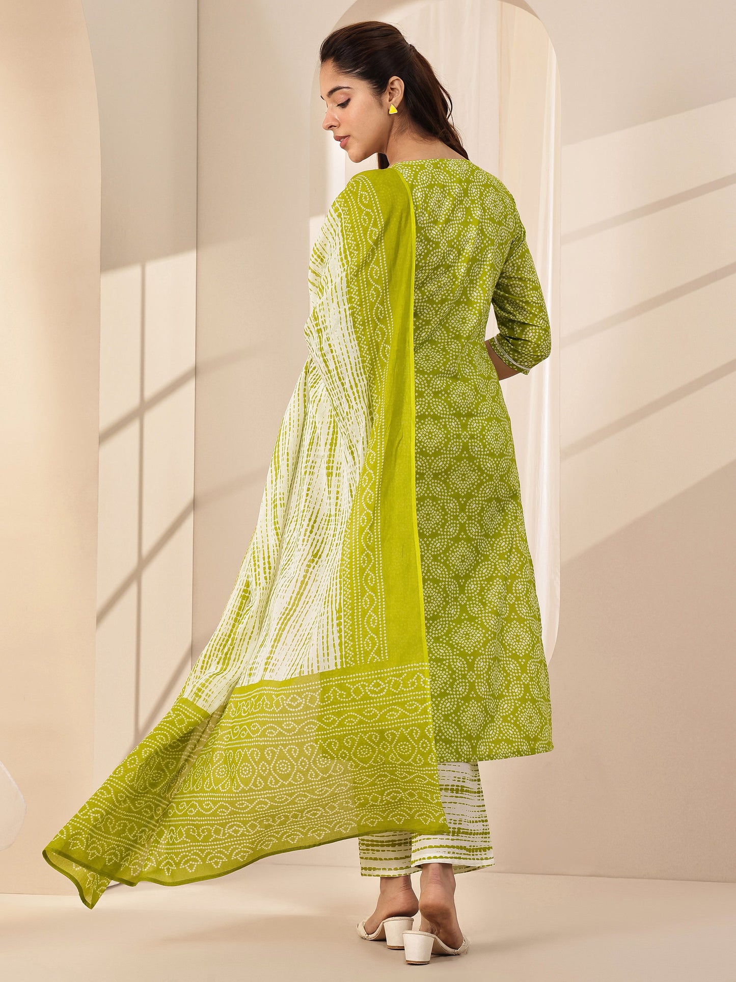 Green Printed Cotton Blend Straight Suit Sets With Dupatta