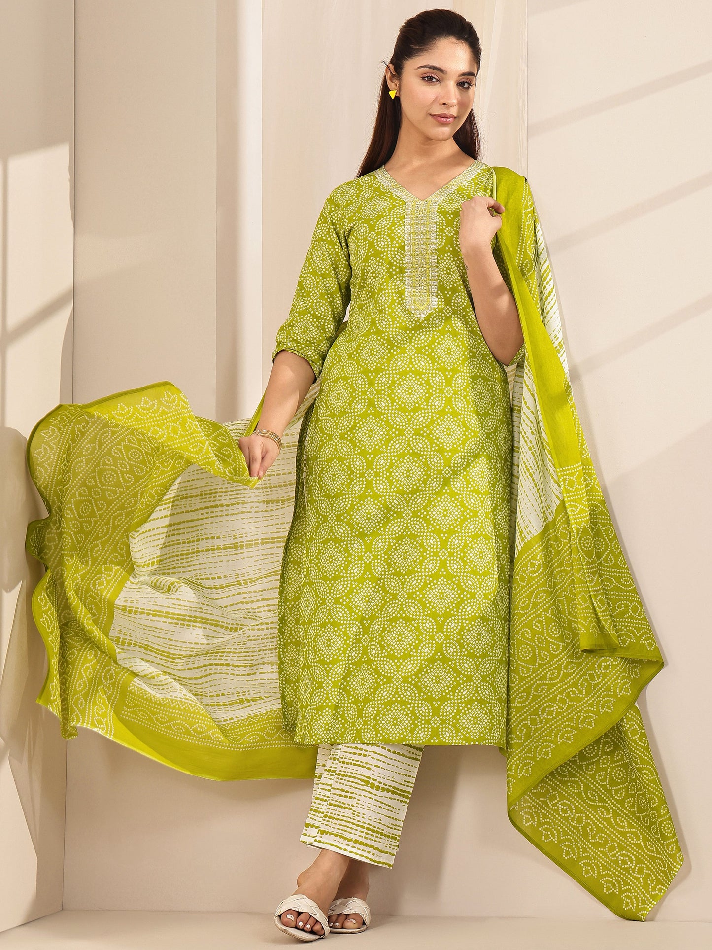Green Printed Cotton Blend Straight Suit Sets With Dupatta