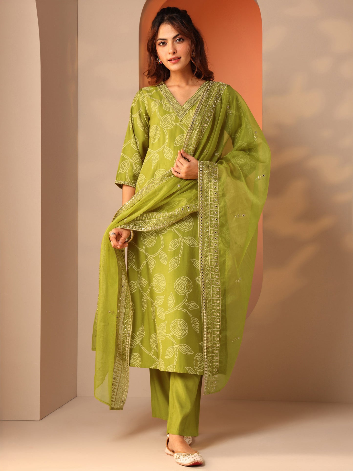 Green Printed Silk Blend Straight Suit Set With Dupatta