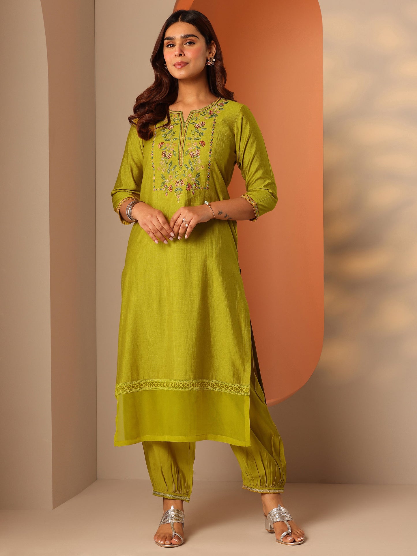 Green Embroidered Silk Blend Straight Kurta Set