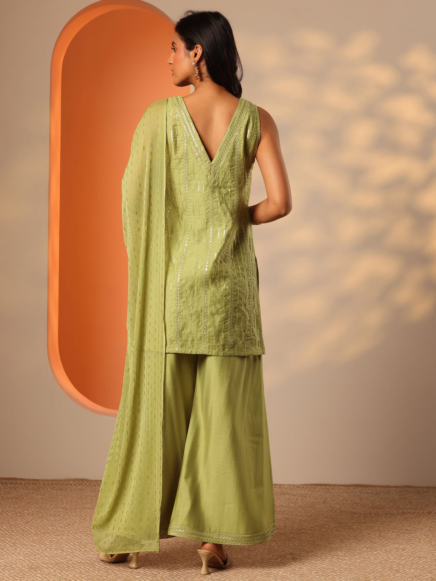 Green Embroidered Silk Blend Straight Suit Set With Dupatta