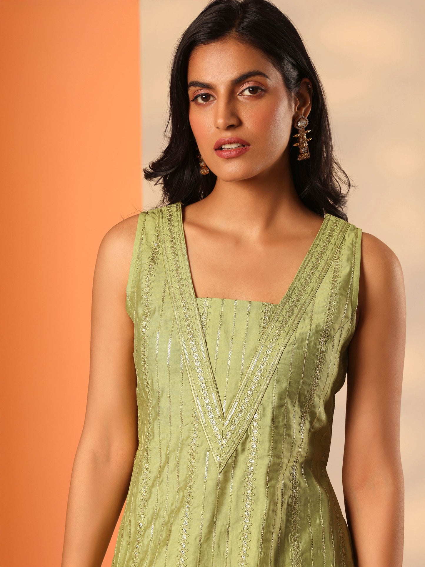 Green Embroidered Silk Blend Straight Suit Set With Dupatta