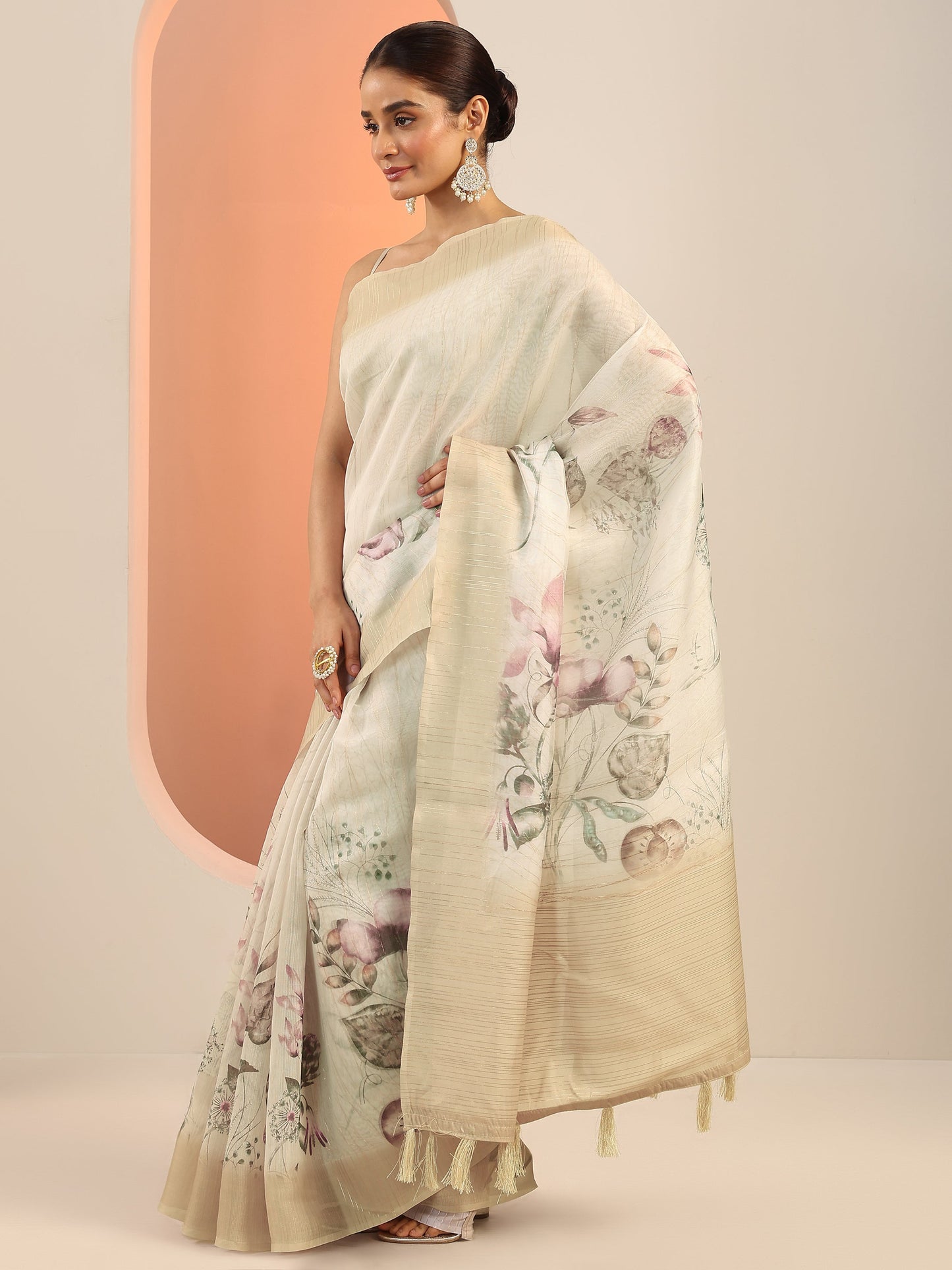 Off White Printed Organza Saree With Unstitched Blouse Piece