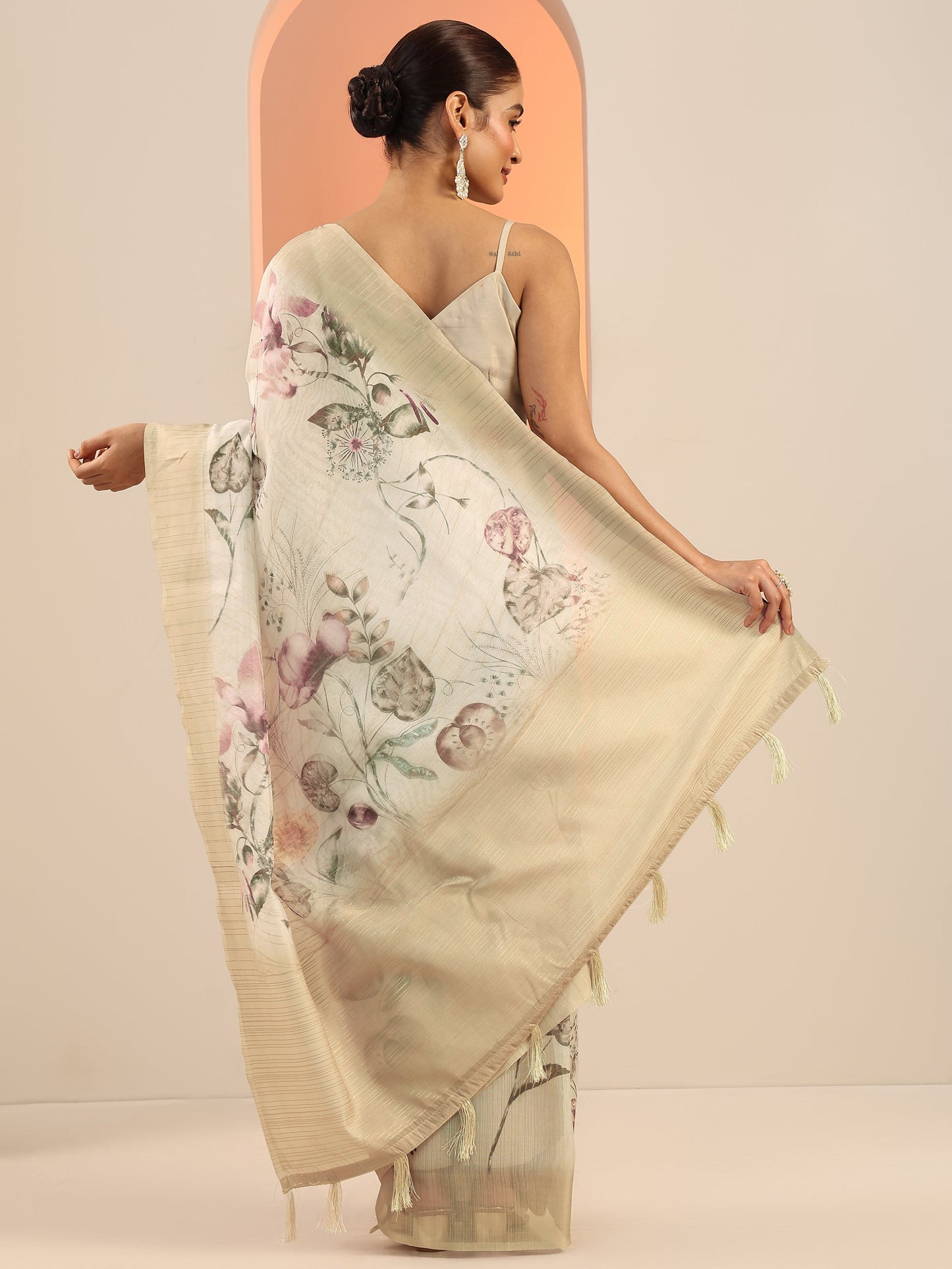 Off White Printed Organza Saree With Unstitched Blouse Piece