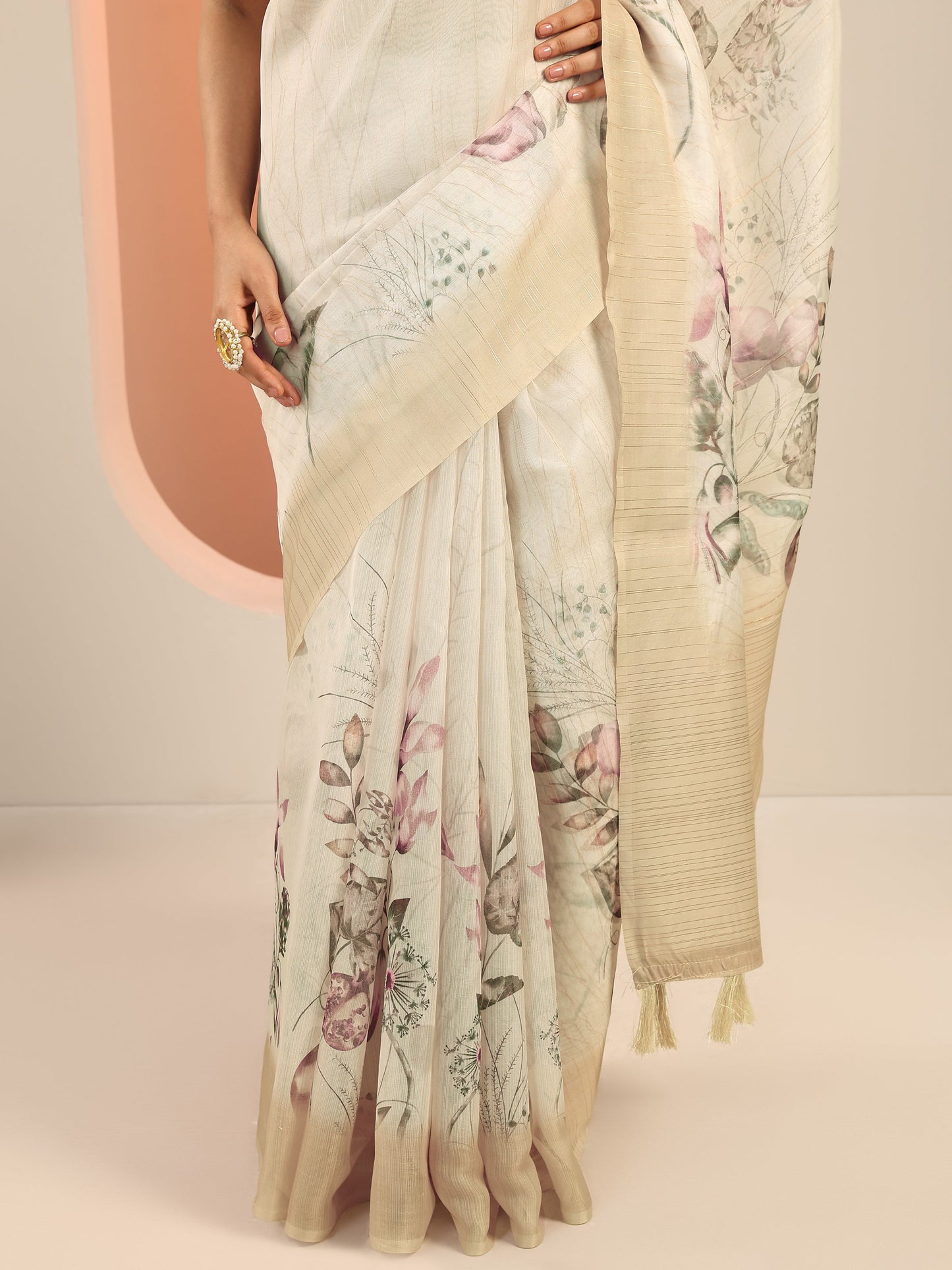 Off White Printed Organza Saree With Unstitched Blouse Piece