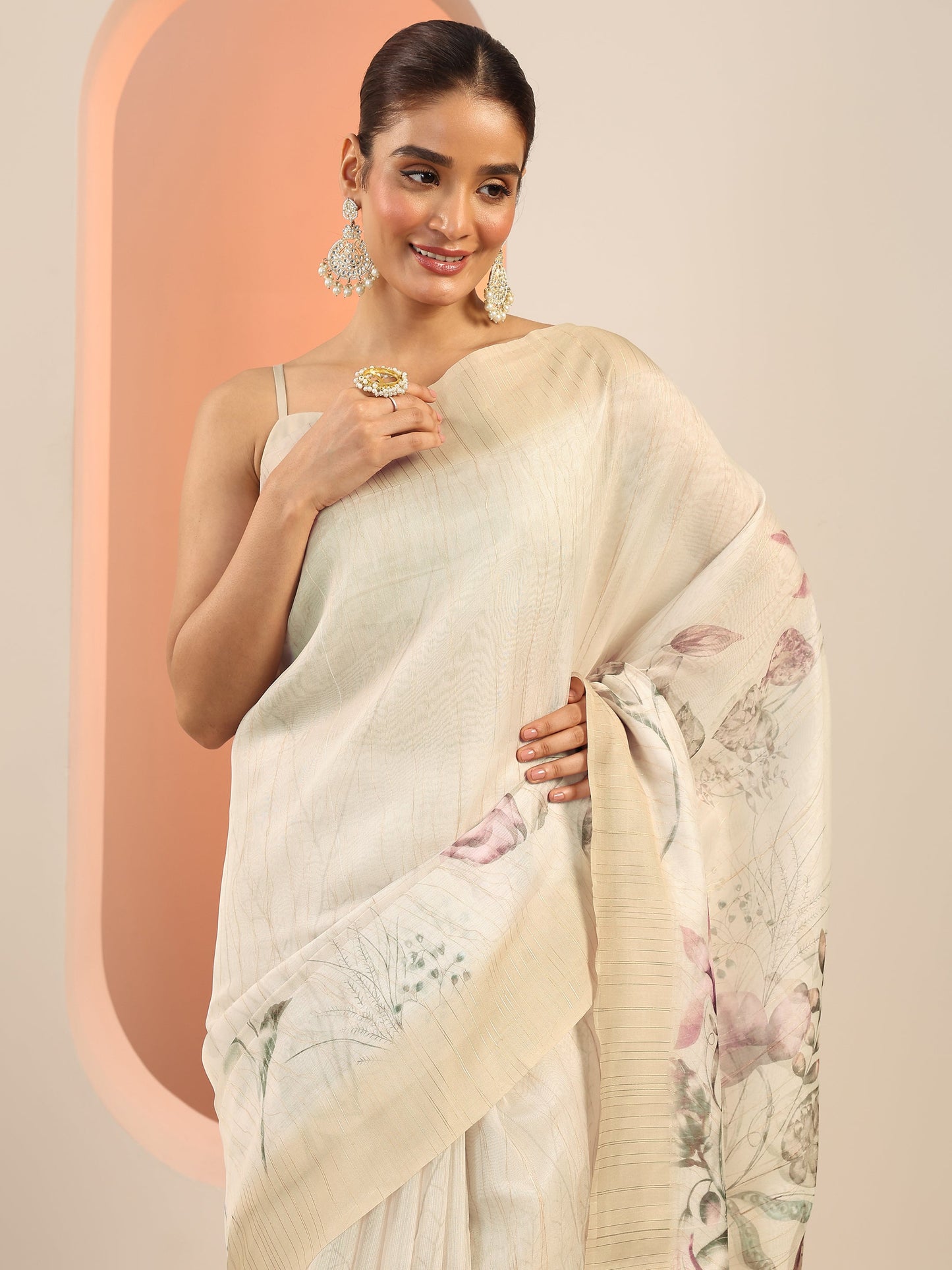 Off White Printed Organza Saree With Unstitched Blouse Piece