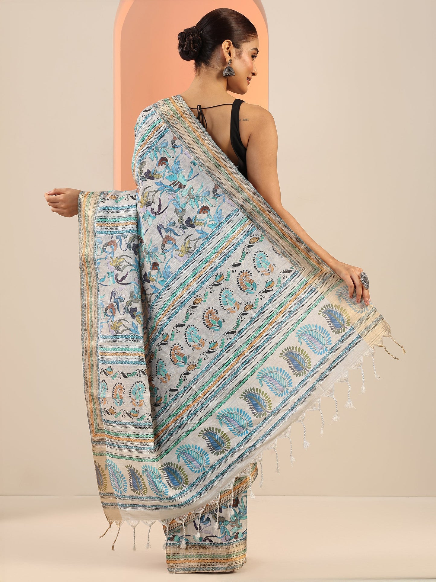 Grey Printed Silk Saree With Unstitched Blouse Piece