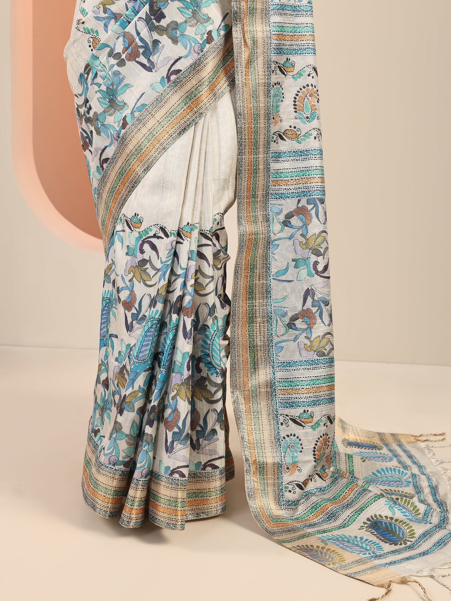 Grey Printed Silk Saree With Unstitched Blouse Piece