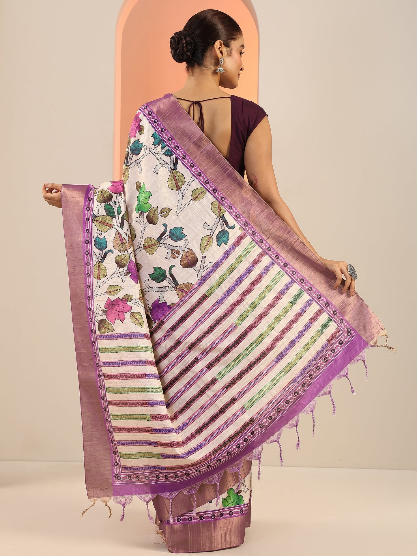 Off White Printed Silk Saree With Unstitched Blouse Piece