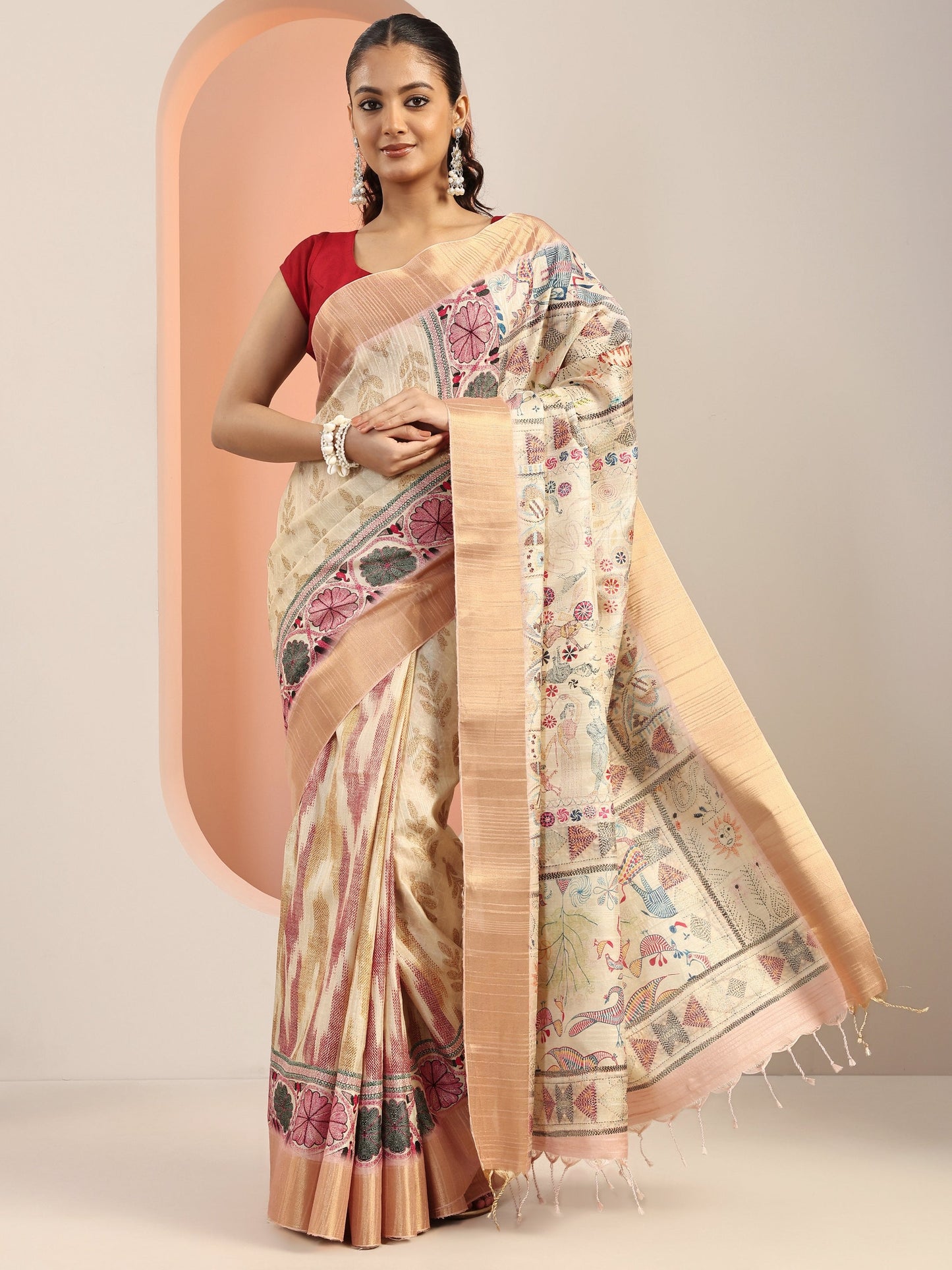 Off White Kalamkari Printed Silk Blend Saree With Unstitched Blouse Piece