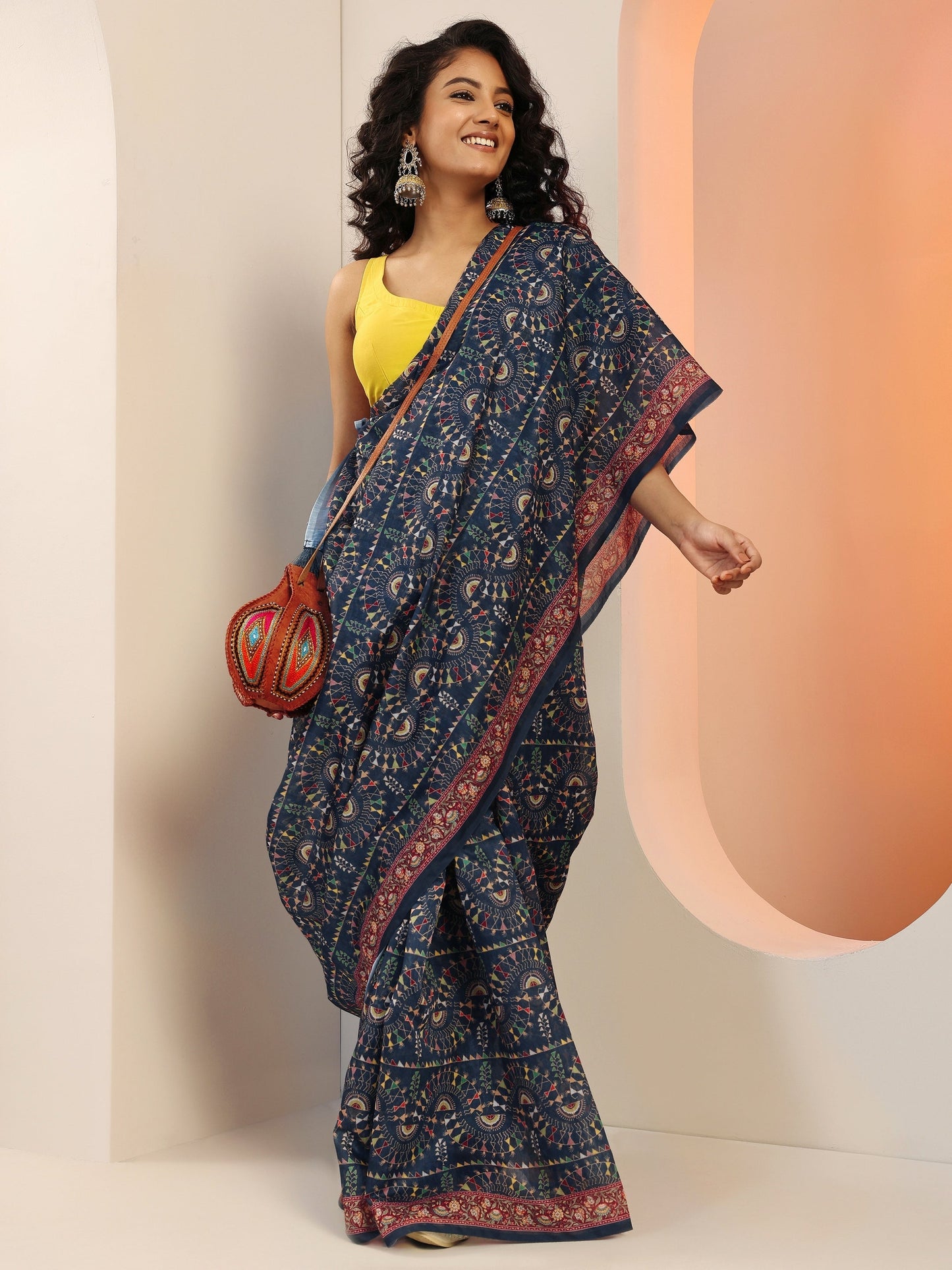 Navy Blue Printed Silk Blend Saree With Unstitched Blouse Piece