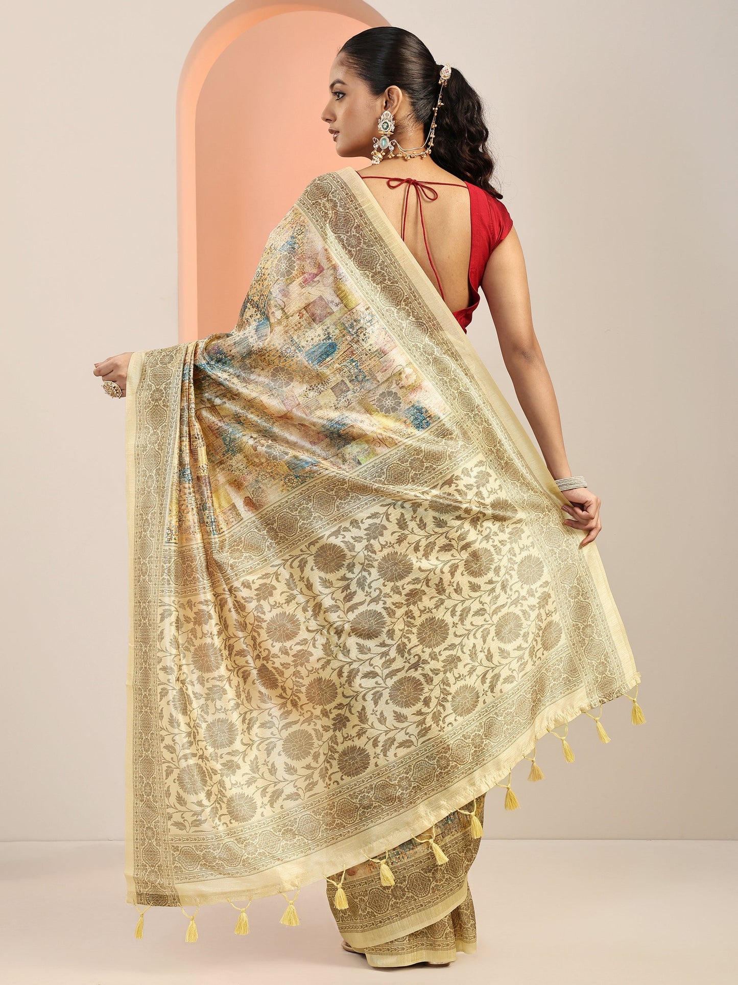 Beige Printed Silk Blend Saree With Unstitched Blouse Piece