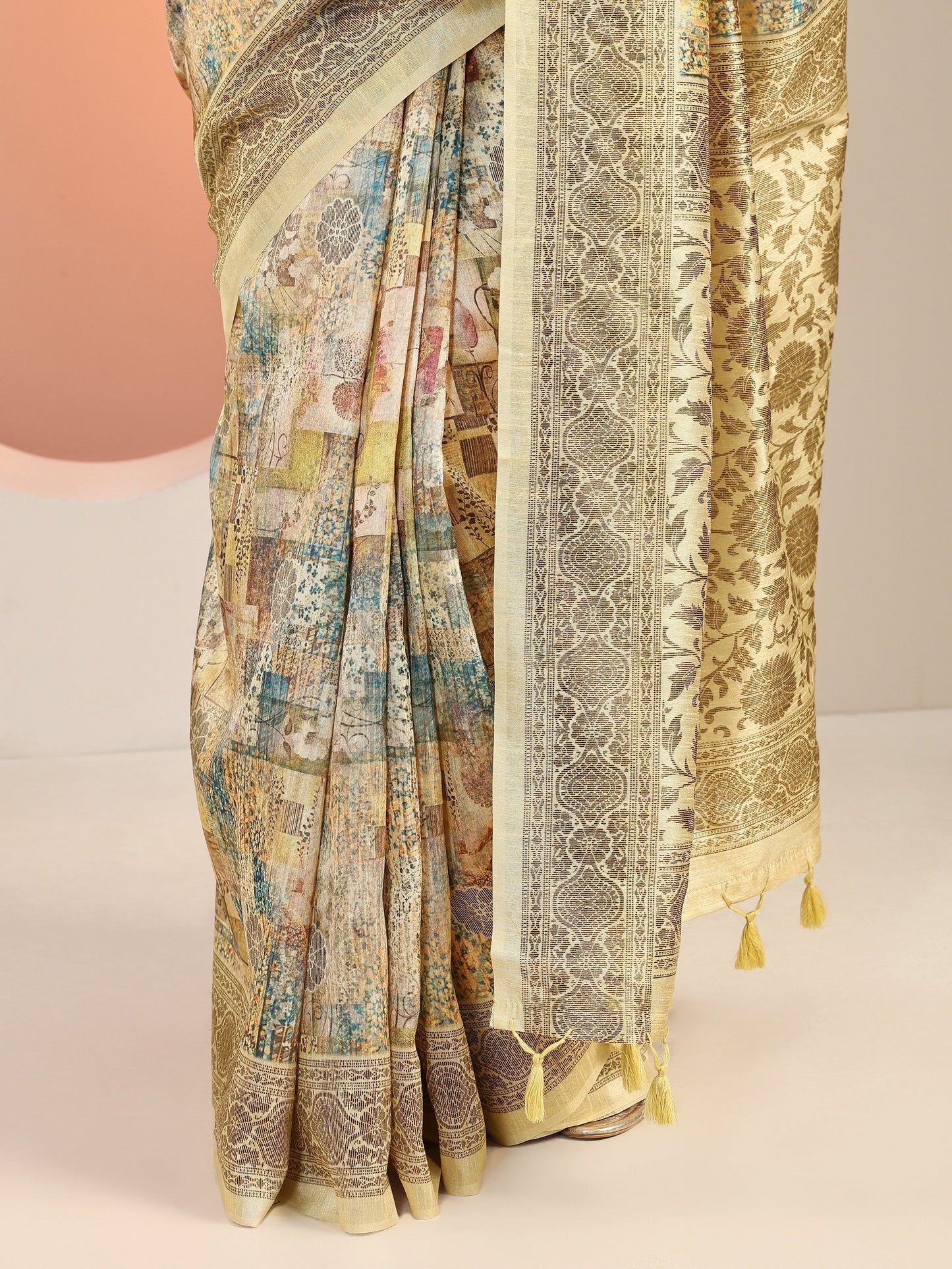Beige Printed Silk Blend Saree With Unstitched Blouse Piece