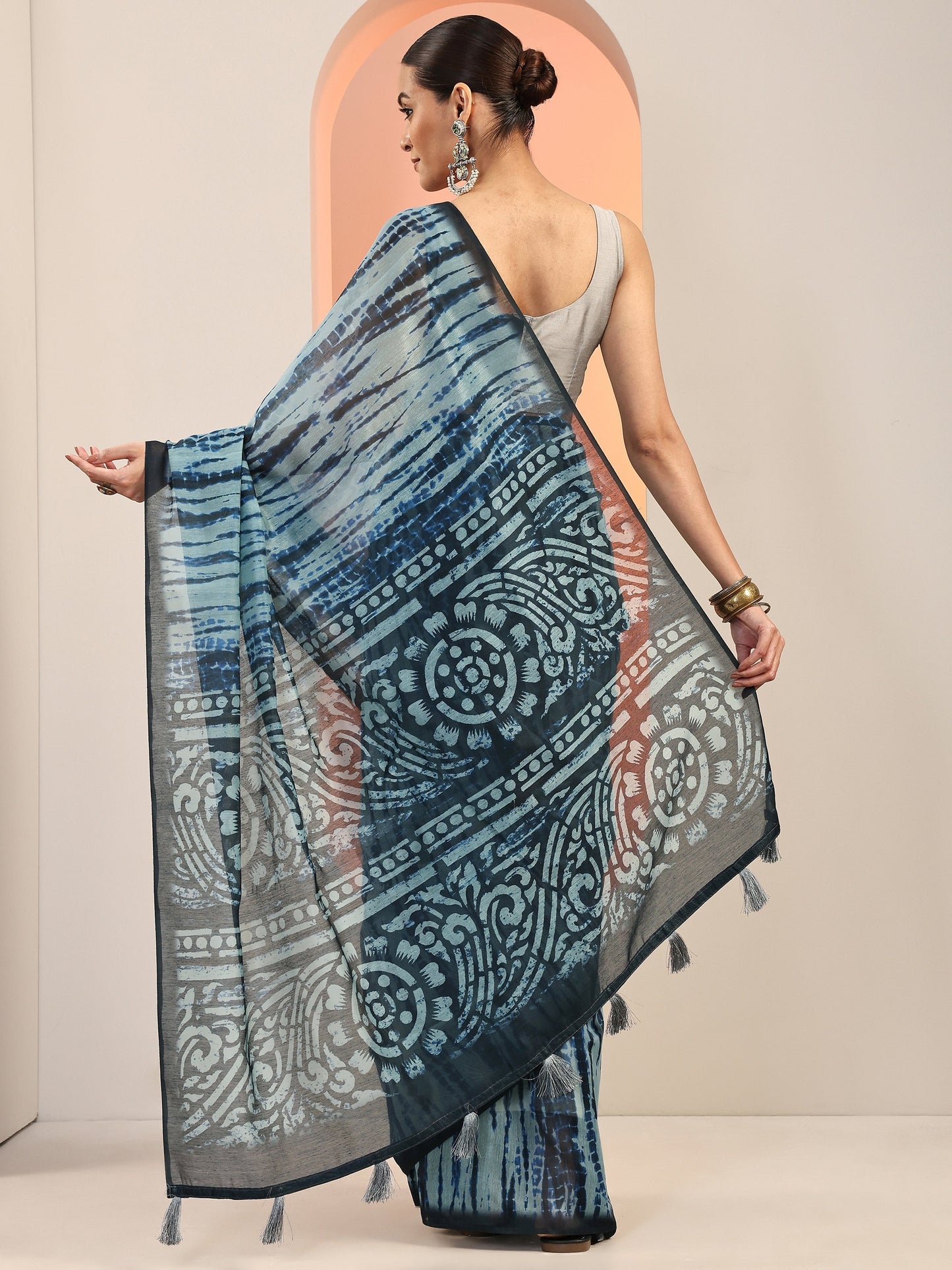 Blue Printed Silk Blend Saree With Unstitched Blouse Piece