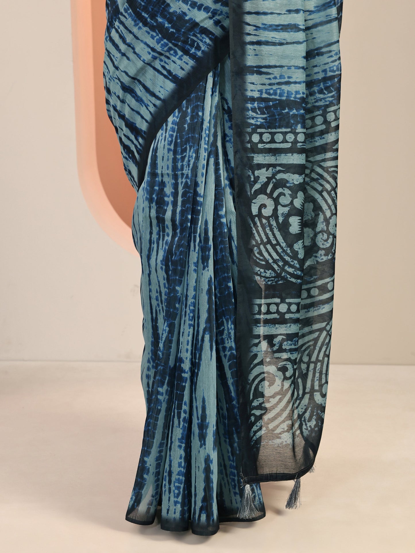 Blue Printed Silk Blend Saree With Unstitched Blouse Piece
