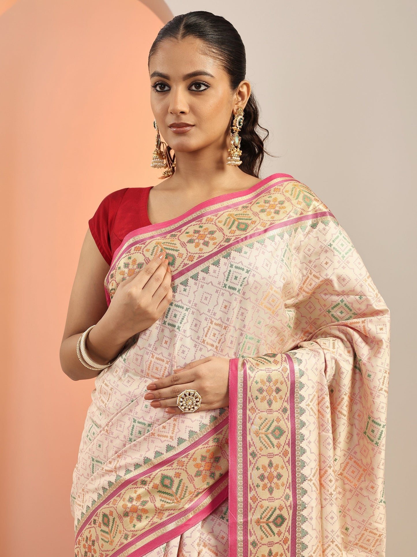 Off White Printed Silk Blend Saree With Unstitched Blouse Piece