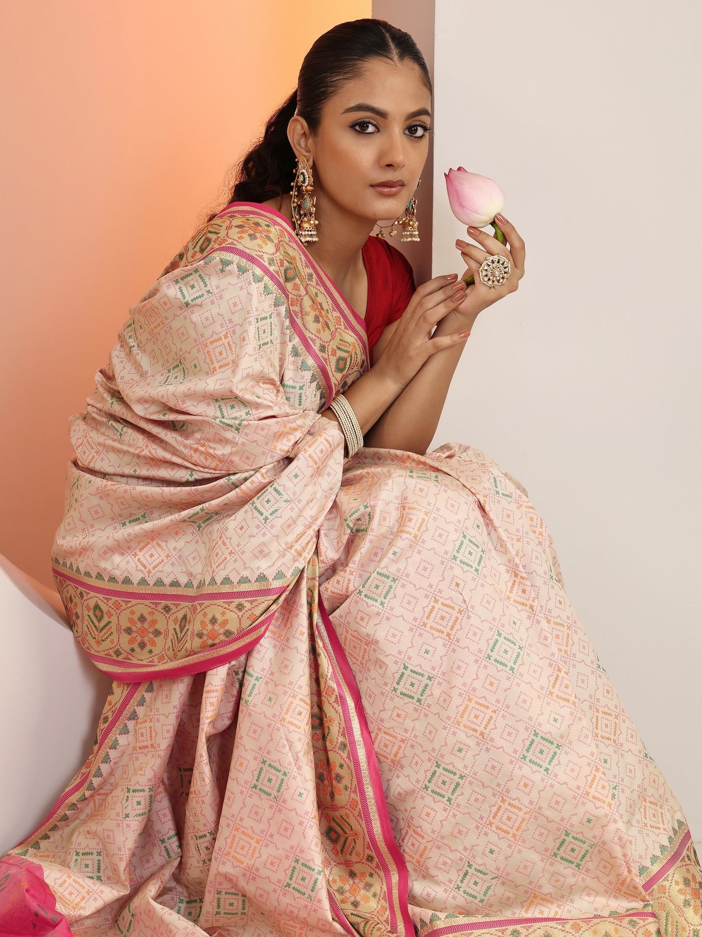 Off White Printed Silk Blend Saree With Unstitched Blouse Piece