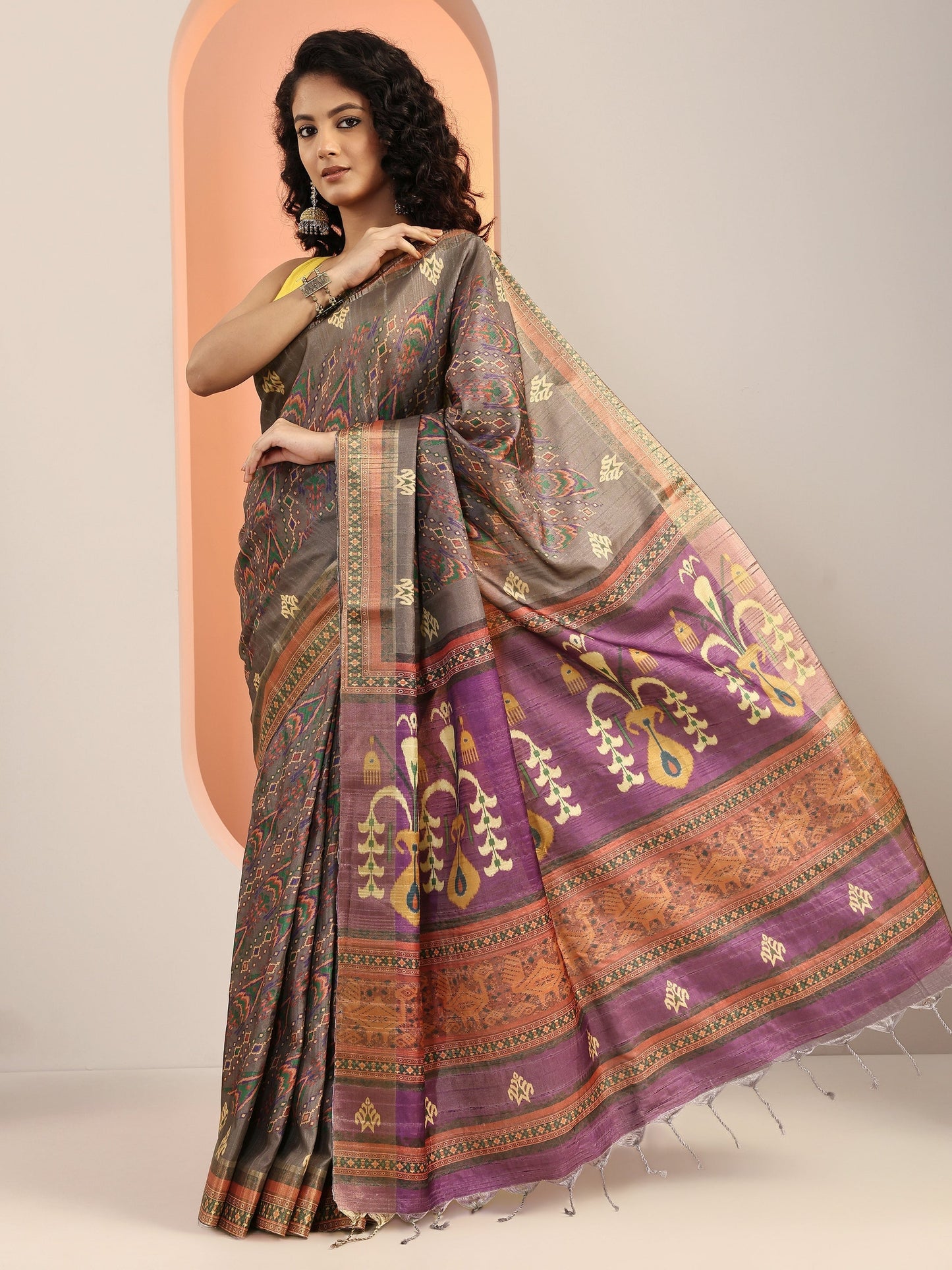 Grey Printed Silk Blend Saree With Unstitched Blouse Piece