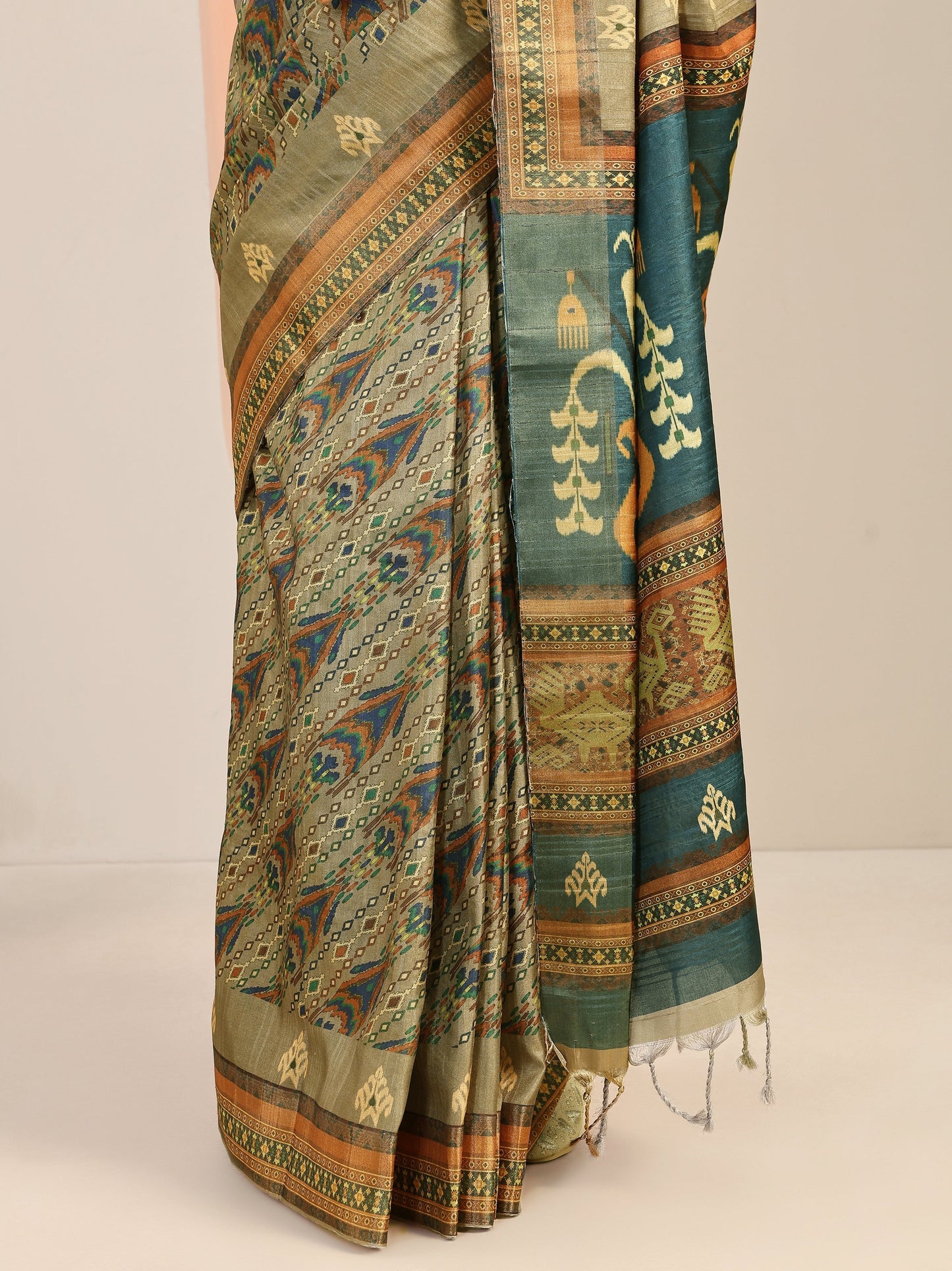 Teal Printed Silk Blend Saree With Unstitched Blouse Piece