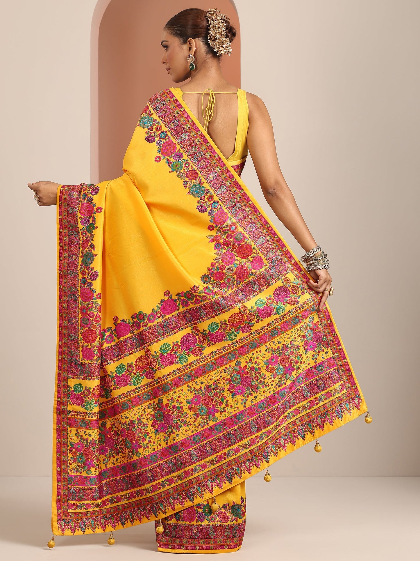 Yellow Printed Silk Blend Saree With Unstitched Blouse Piece