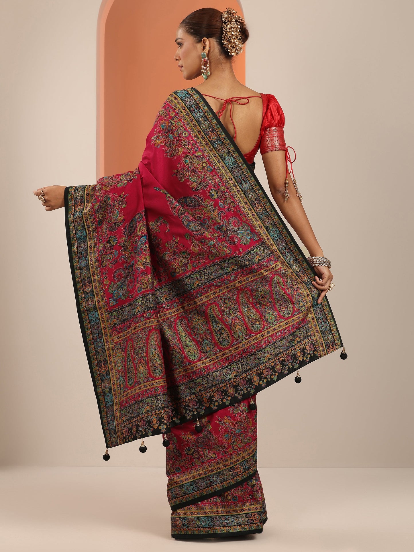 Red Printed Silk Blend Saree With Unstitched Blouse Piece