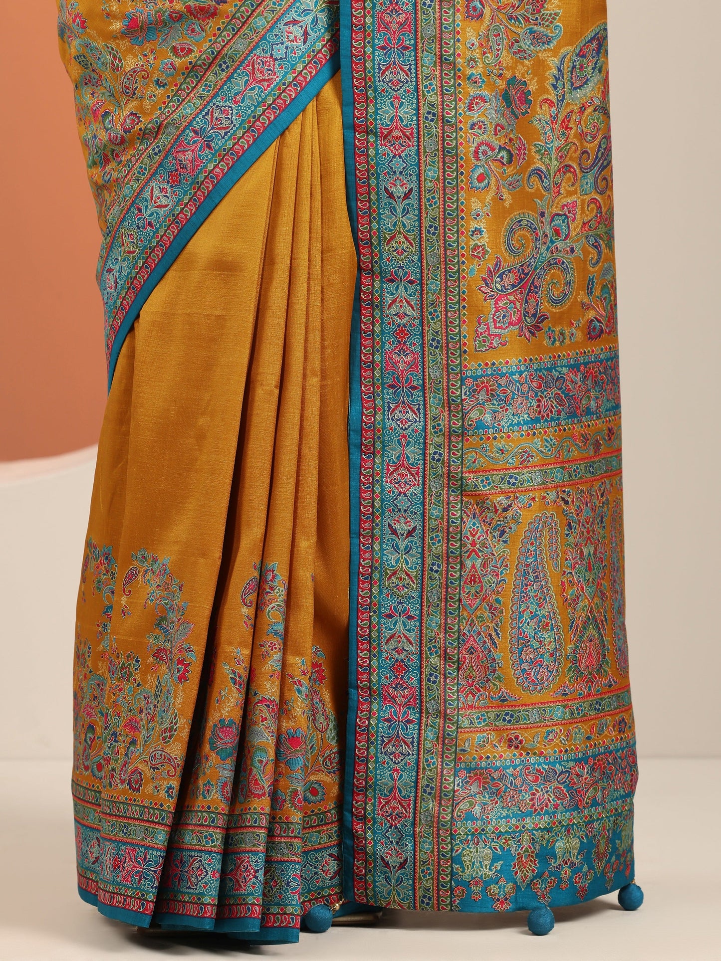 Mustard Printed Silk Blend Saree With Unstitched Blouse Piece