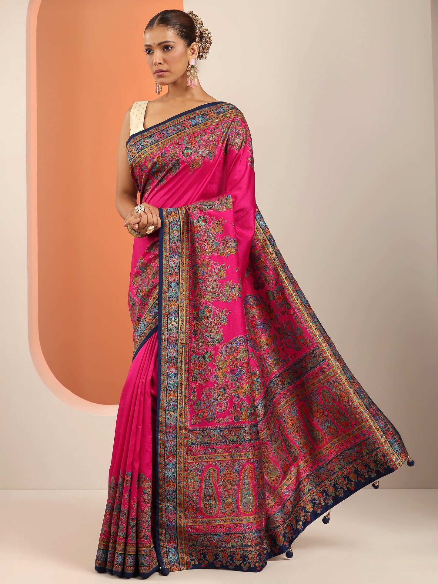 Pink Printed Silk Blend Saree With Unstitched Blouse Piece