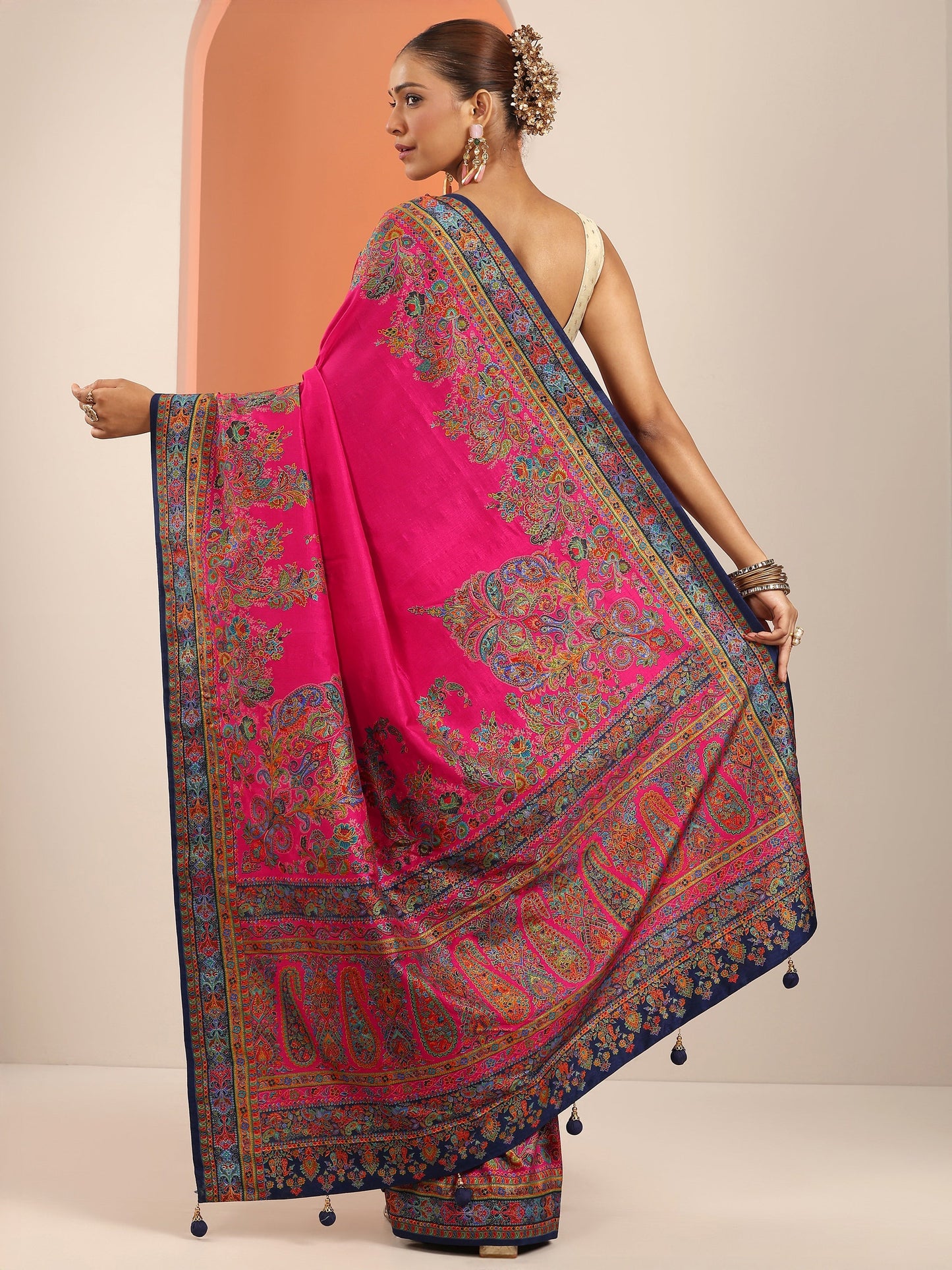 Pink Printed Silk Blend Saree With Unstitched Blouse Piece