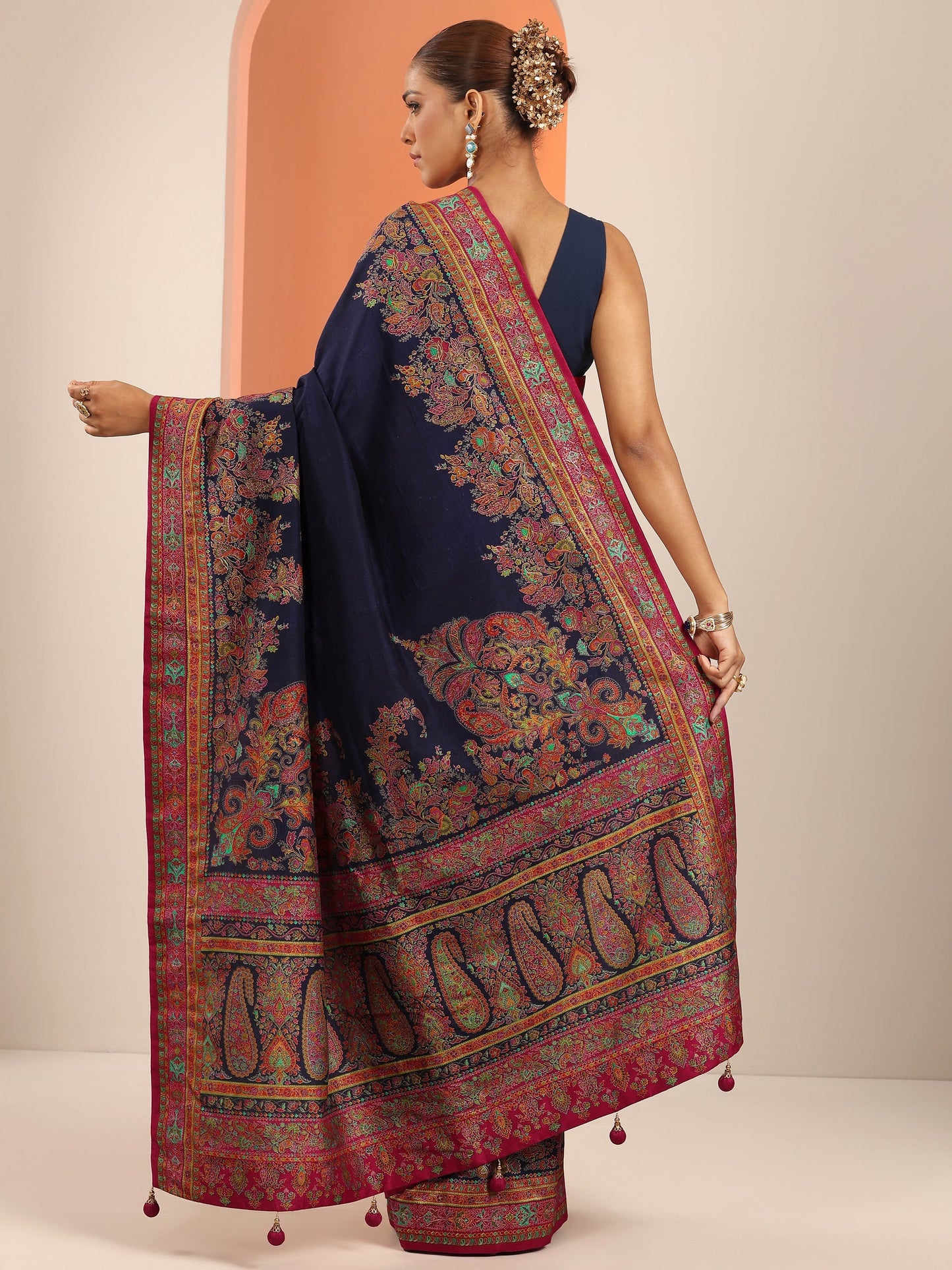 Navy Blue Printed Silk Blend Saree With Unstitched Blouse Piece