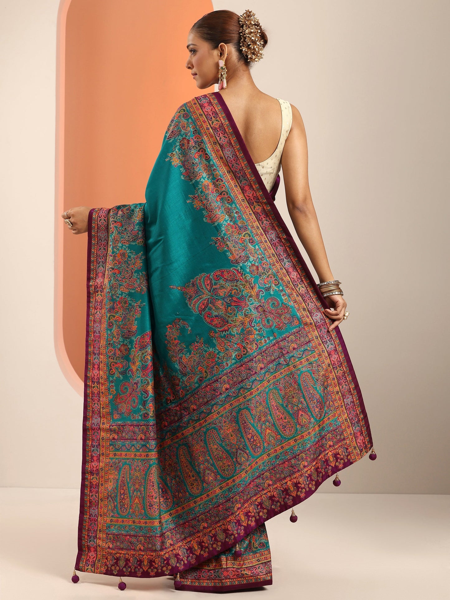 Teal Printed Silk Blend Saree With Unstitched Blouse Piece